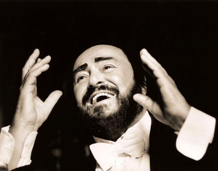 PAVAROTTI-BANNER