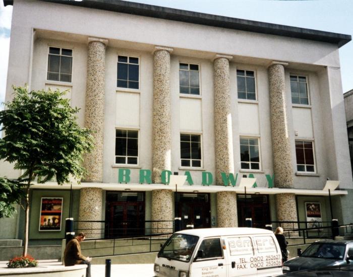 BROADWAY-FRONTAGE-90S-BANNER