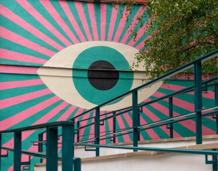 Outside-Broadway-Graffiti-Wall