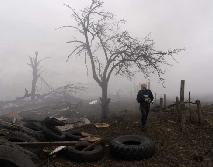 20 Days in Mariupol image