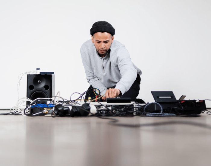 Sonic Sculptures: Tom Harris